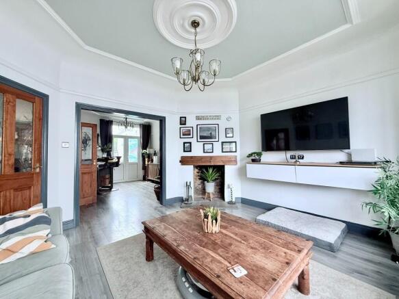 Shaftesbury Avenue, Thorpebay, Essex, SS1 photo 4