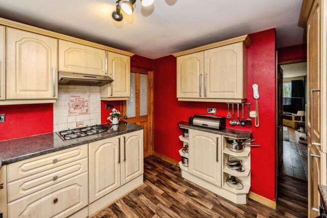4 bed Detached for sale Image 7