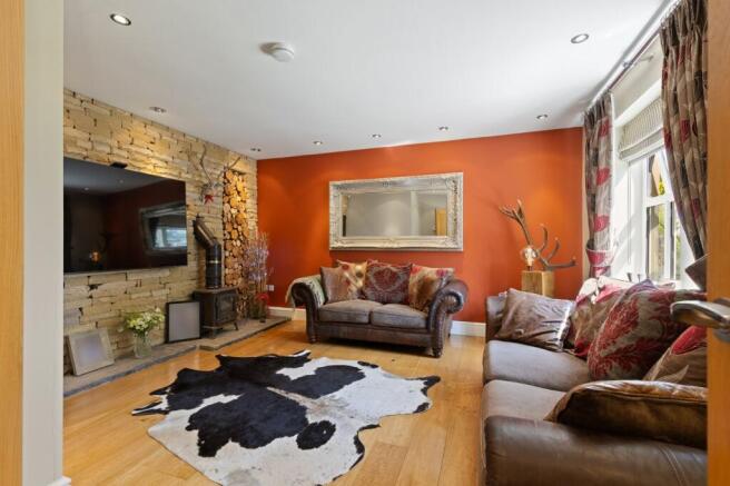 6 bed Detached for sale Image 8