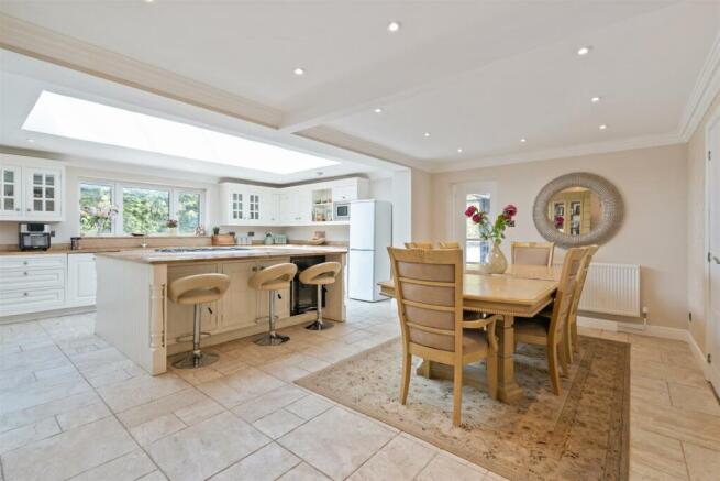 16 Finwood Close-8_lo.jpg