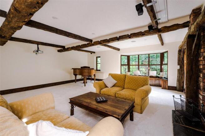 Living Room (B)