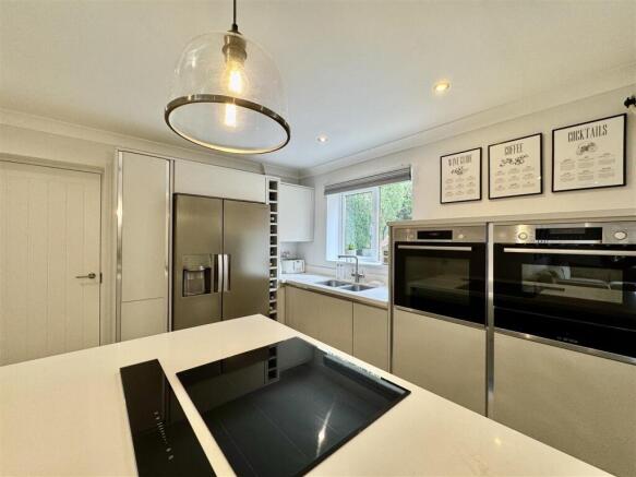 4 bed Link Detached House for sale Image 7