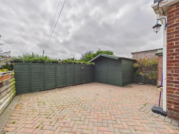 3 bed Semi-Detached Bungalow for sale Image 10