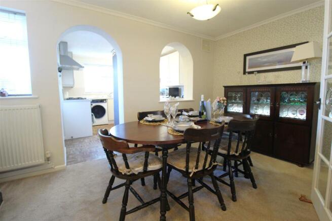 Dining room 2.jpg