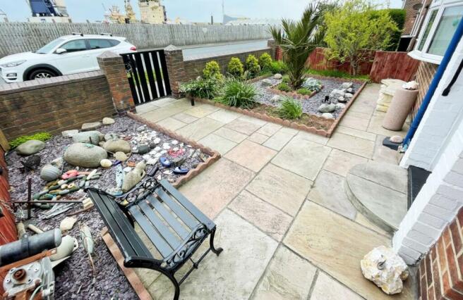 FRONT GARDEN