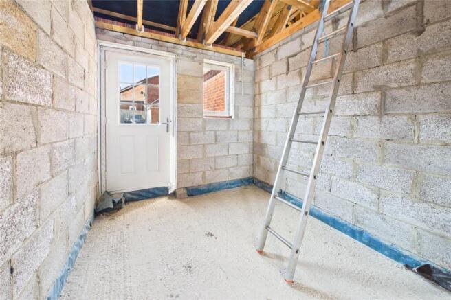 5 bed Bungalow for sale Image 6