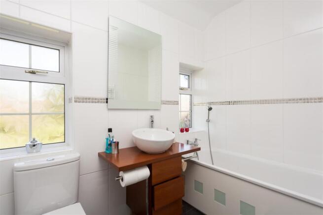 FAMILY BATHROOM