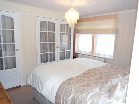 BEDROOM 1: