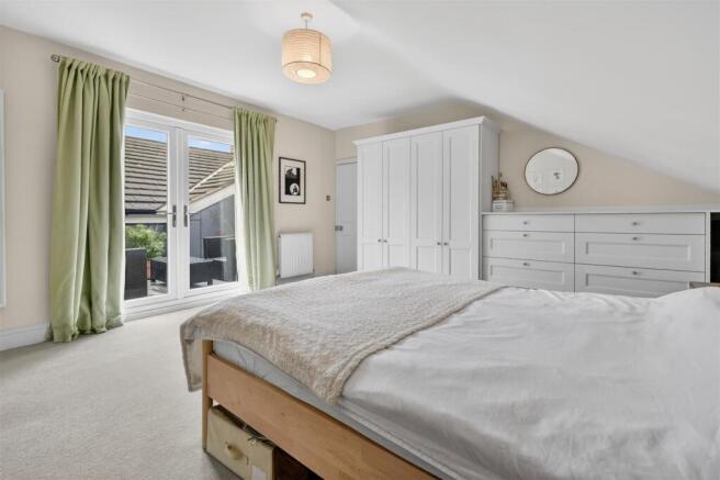 2 bed Apartment for sale Image 11