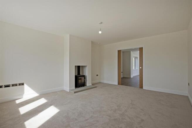 6 bed Detached for sale Image 9
