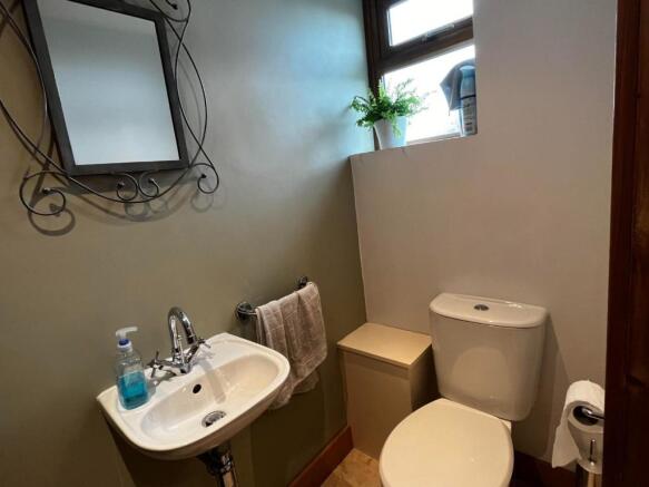 Donwstairs Toilet.jpg