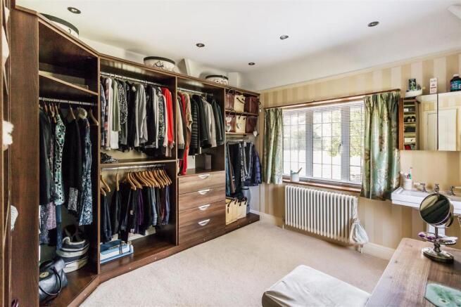 house. estate agency Hascombe dressing room
