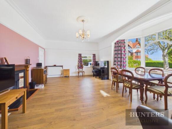 5 bed Semi-Detached for sale Image 9