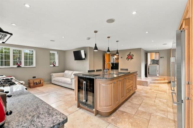 Kitchen / Breakfast Room