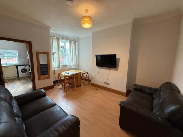 4 bed Terraced to rent Image 6