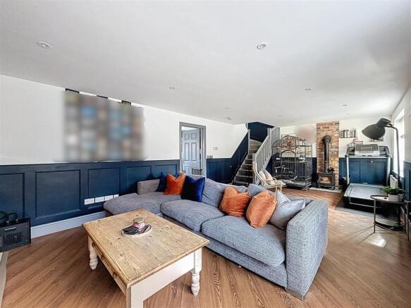 Through Lounge Diner