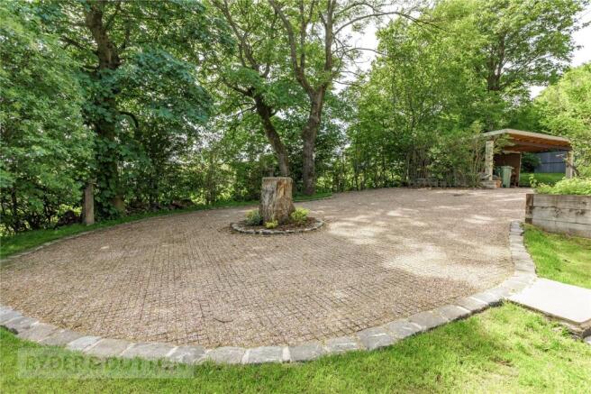 7 bed Detached for sale Image 5