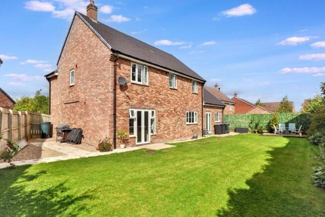 4 bed Detached for sale Image 12