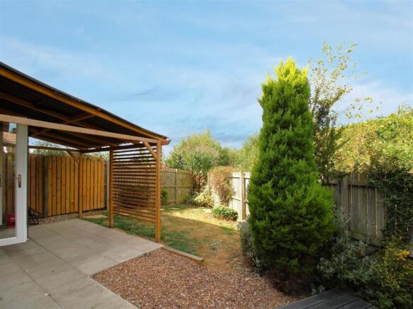 2 bed Semi-Detached to rent Image 10