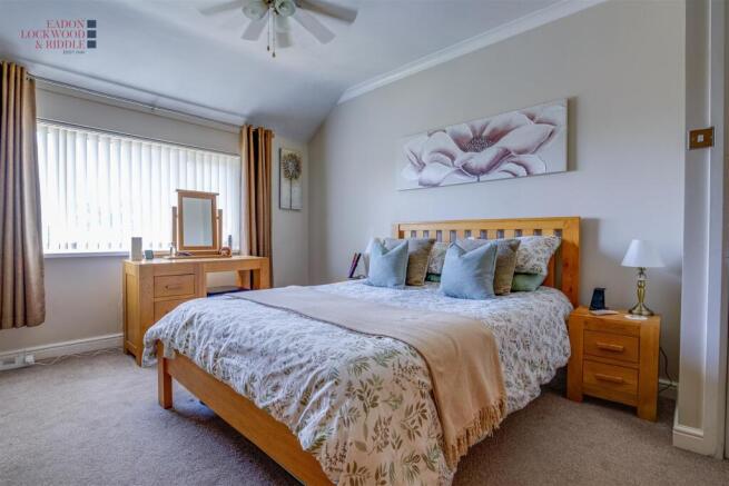 3 bed Semi-Detached for sale Image 9