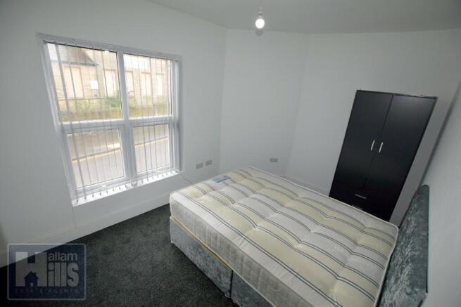 3 bed Flat to rent Image 4
