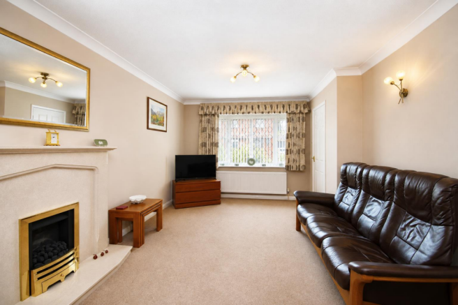 4 bed Detached for sale Image 7