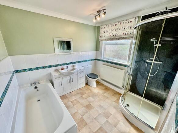 Spacious bathroom