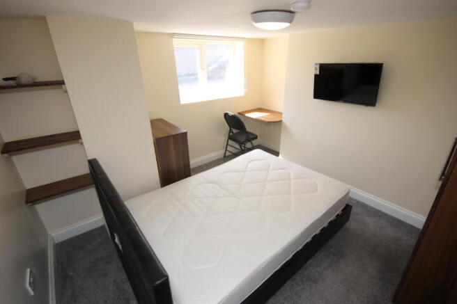 5 bed Terraced to rent Image 11