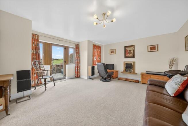 4 bed Detached for sale Image 6