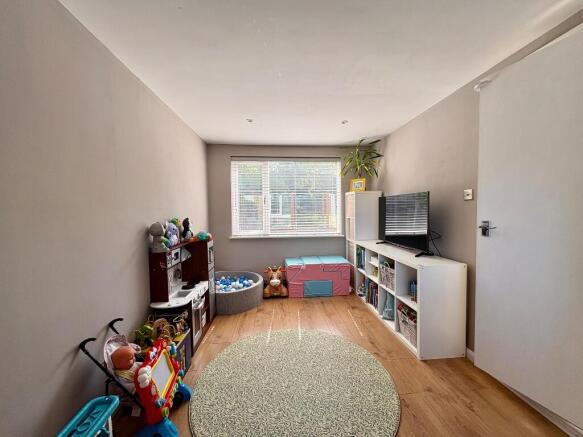 bed 4/office/family 