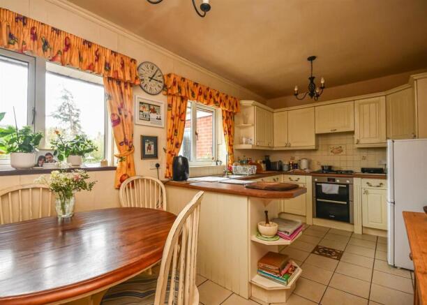 10 Crockington Close-4.jpg