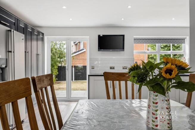 5 bed Detached for sale Image 7
