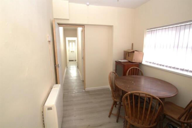 1 bed Terraced to rent Image 4