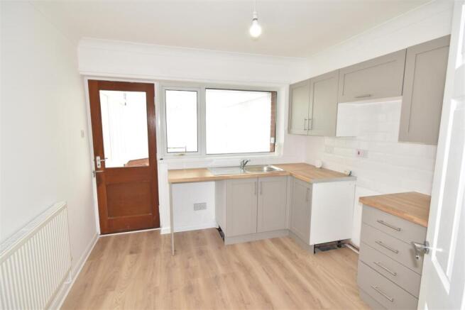 Mills Close, Long Bennington, Newark photo 4