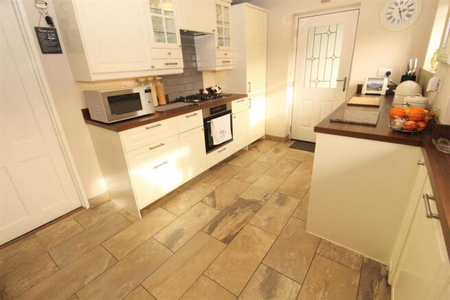 Kitchen3.JPG