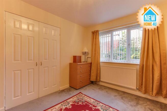 MAIN BEDROOM: