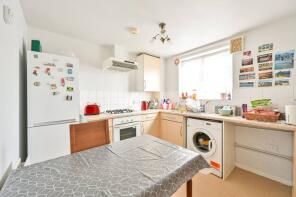9, Henry House, Styles Gardens, London SW9 7UJ