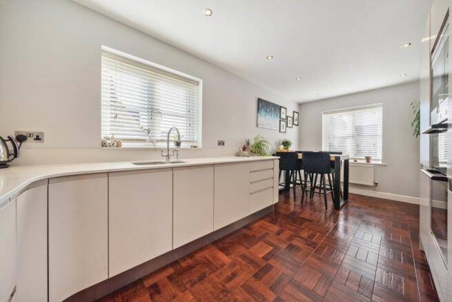 1354491-11-68cd785e3d404