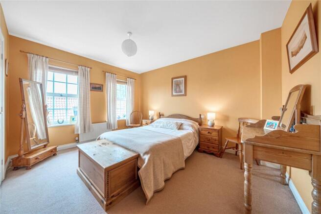 4 bed House for sale Image 11
