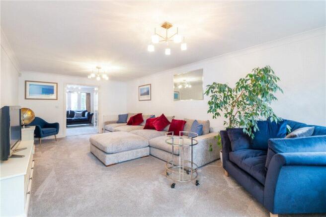 6 bed Detached for sale Image 4