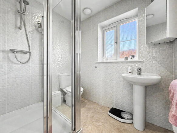4 bed Detached for sale Image 12
