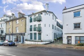 4, 4a Wessex Court, Upper High Street, Winchester SO23 8UT