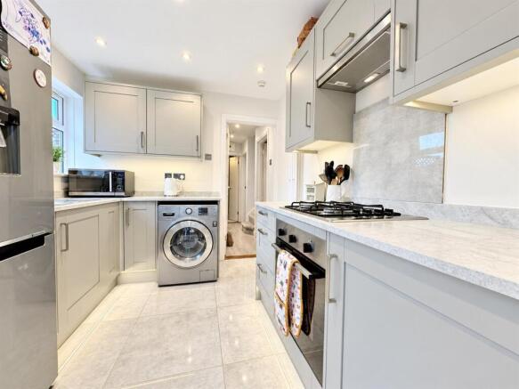kitchen 2.jpg