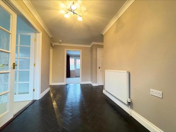 L-shaped Entrance Hall