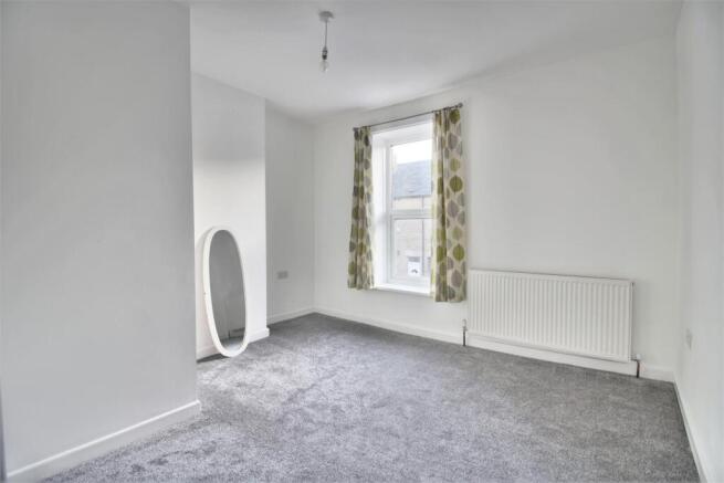 3 bed Terraced to rent Image 5