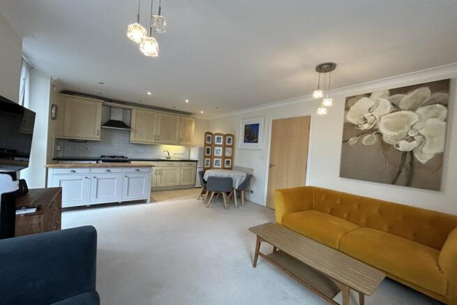 Lounge / Kitchen