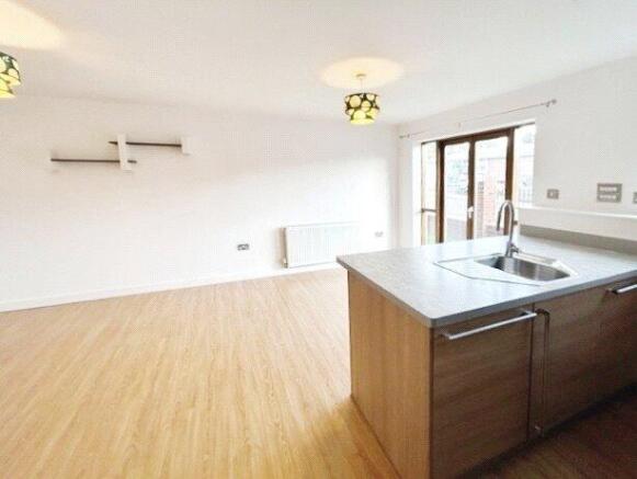 2 bed Flat to rent Image 4
