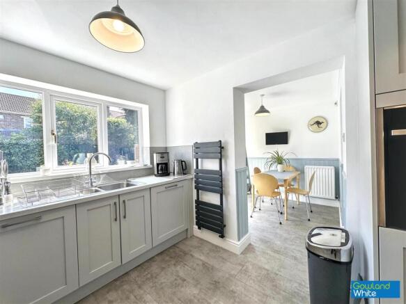 4 bed Detached for sale Image 5
