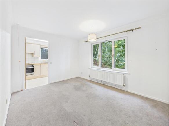 1 bed Apartment to rent Image 6