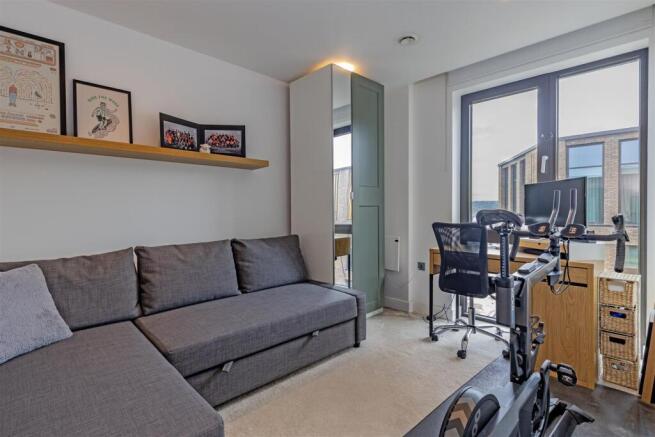 2 bed Flat for sale Image 12